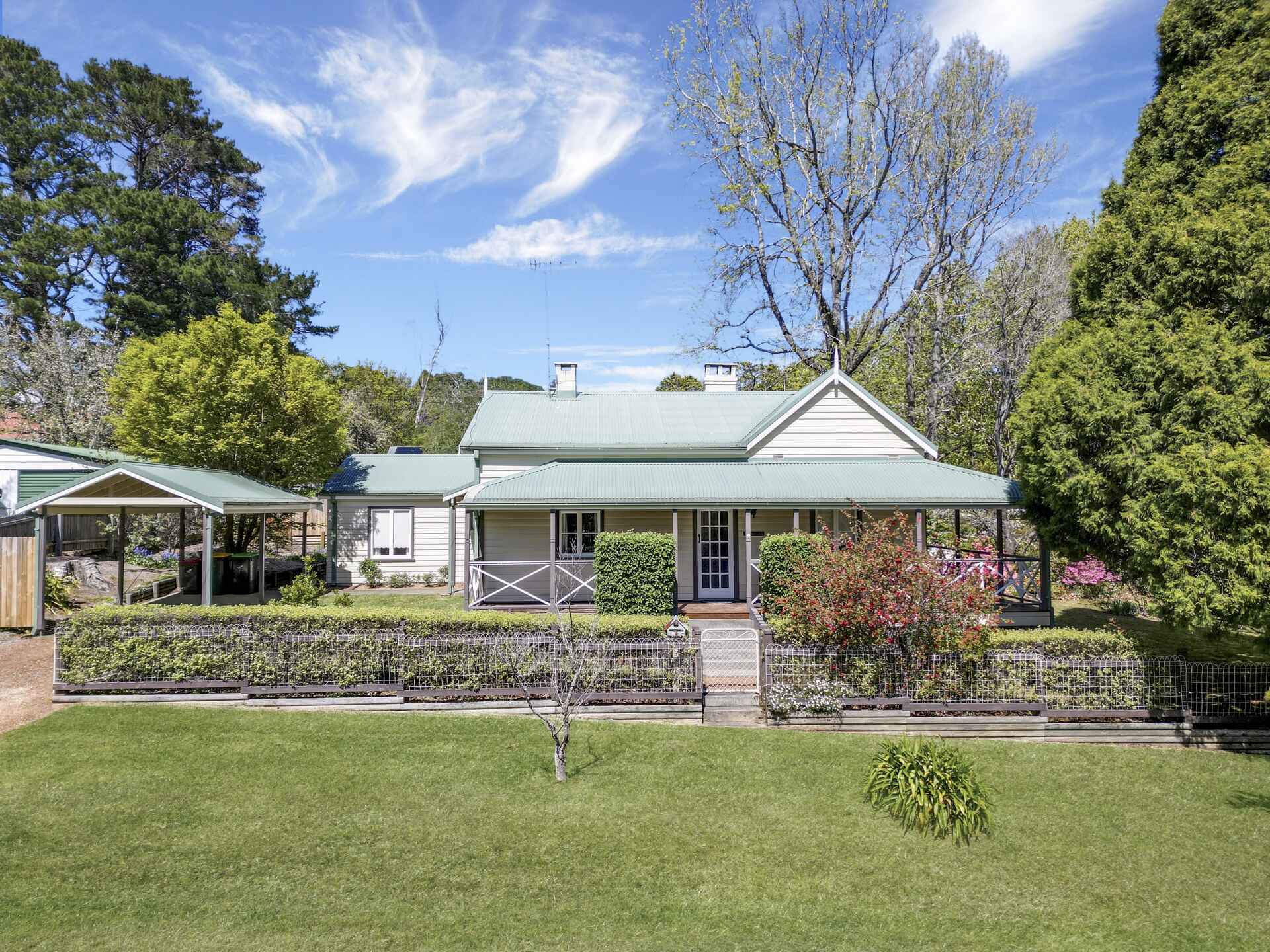 "MUNDARA" 114 Falls Road Wentworth Falls